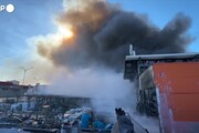 Ucraina, raid russo su un megastore a Kharkiv