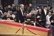 L'ultimo saluto a papa Francesco, l'omaggio di Gasparri e Sisto