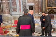 Lo storico incontro Trump-Zelensky in Basilica, erano pronte tre sedie