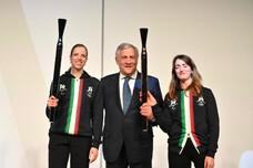 ++ Tajani svela a Osaka la torcia di Milano-Cortina 2026 ++