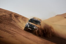 Defender Dakar D7X-R