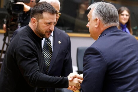 Orban a Zelensky: "Non c'è adesione di Kiev all'Ue senza Ungheria"