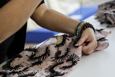 Una donna al lavoro in un'impresa femminile