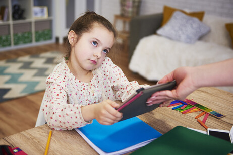 Università Torino, ipercontrollo mina salute mentale bambino