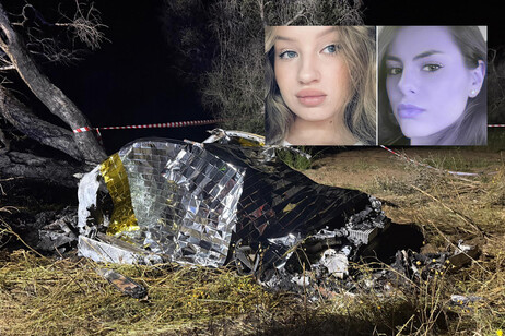 Auto si ribalta e prende fuoco, morti tre ragazzi