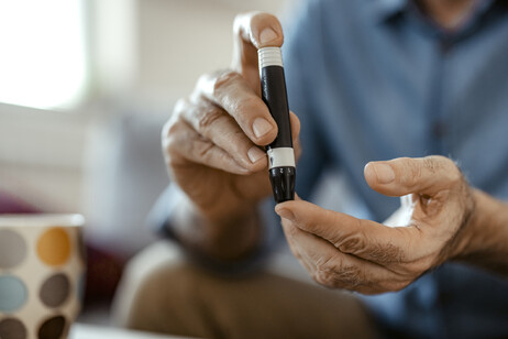 Diabetici sempre più anziani. Attestazione: PixelsEffect - iStock