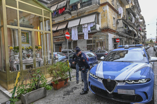 Lite tra donne e spari alla processione, due feriti a Napoli