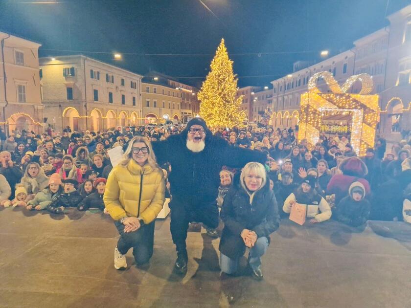 A San Severino l'Albero di Natale 'più bello delle Marche'