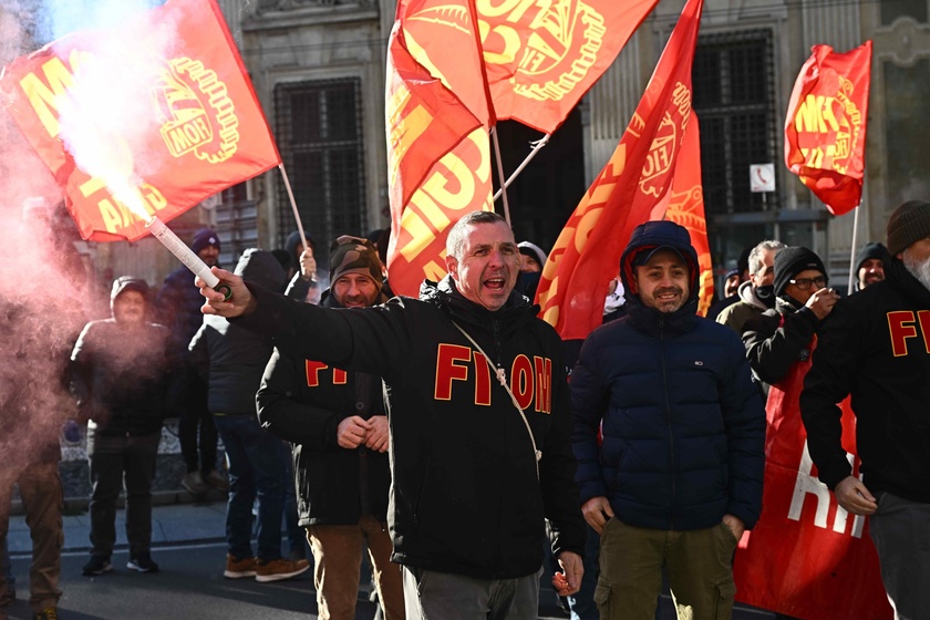 Contratto metalmeccanici, lavoratori in corteo a Genova