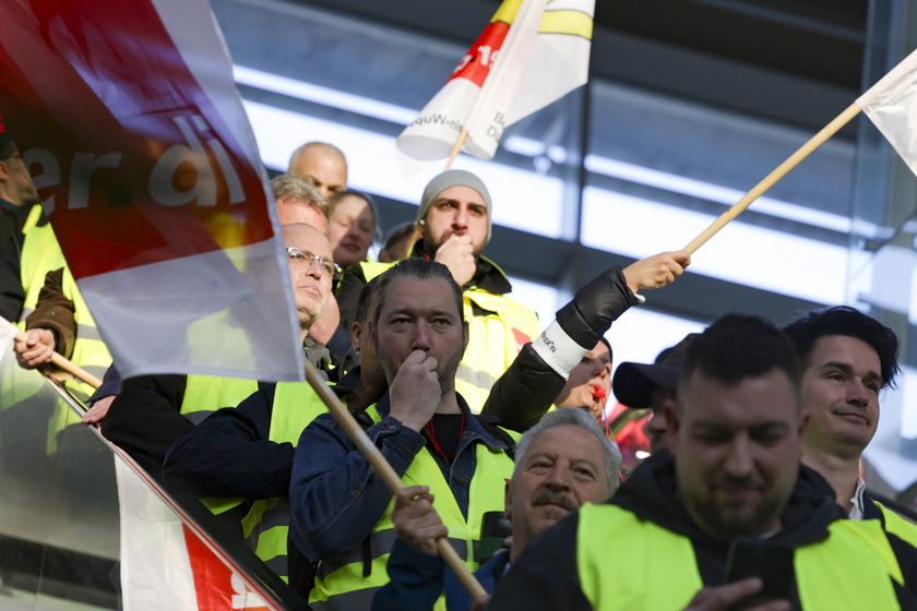 24-hour strike at several airports in Germany