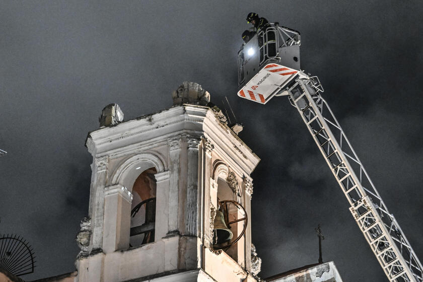 Panico a Napoli per terremoto 4.4, tanti in strada