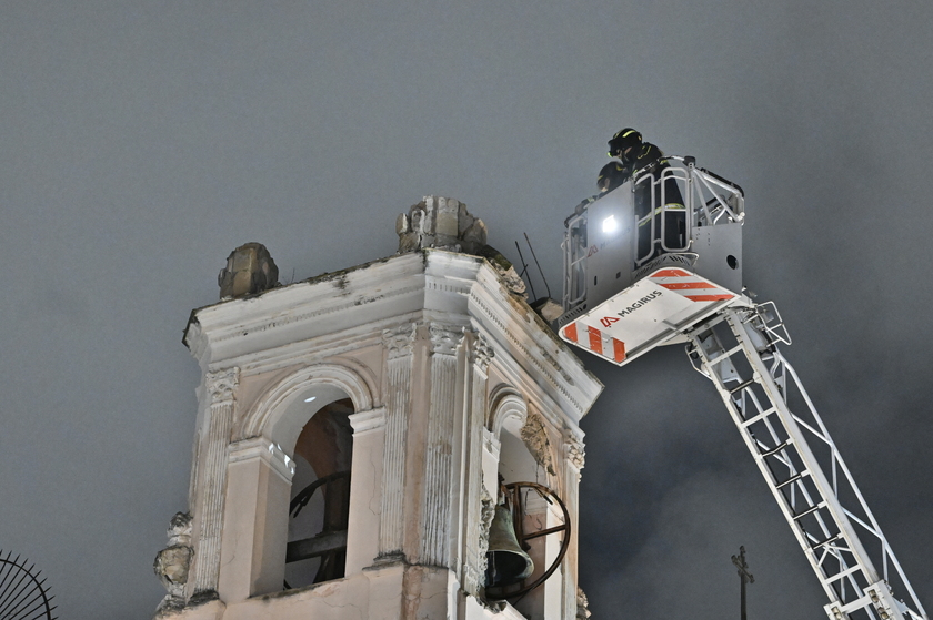 Panico a Napoli per terremoto 4.4, tanti in strada