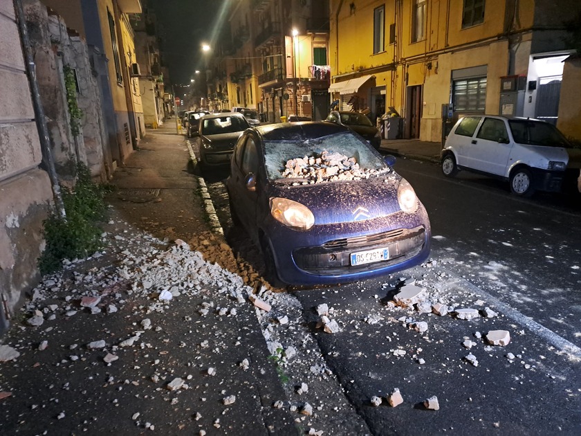 Panico a Napoli per terremoto 4.4, tanti in strada