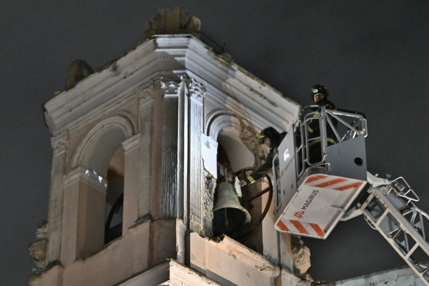 Panico a Napoli per terremoto 4.4, tanti in strada