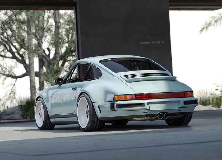 Porsche 911 by Singer