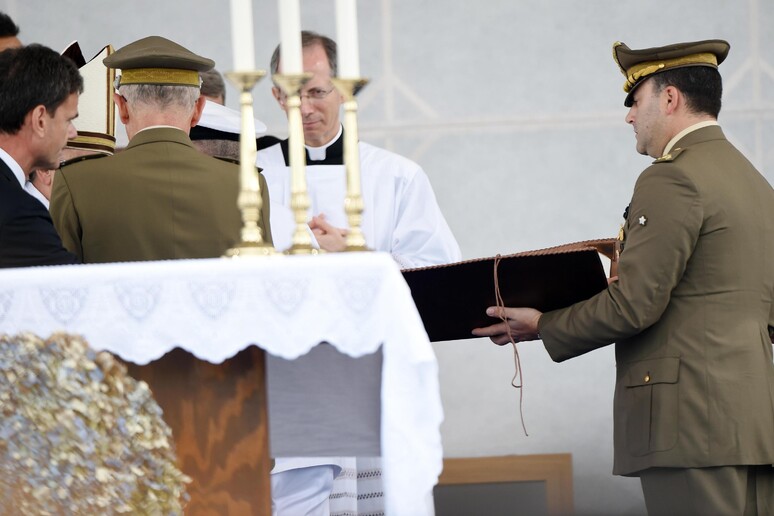 Papa: Francesco riceve matricola nonno, combatt Grande Guerra - RIPRODUZIONE RISERVATA