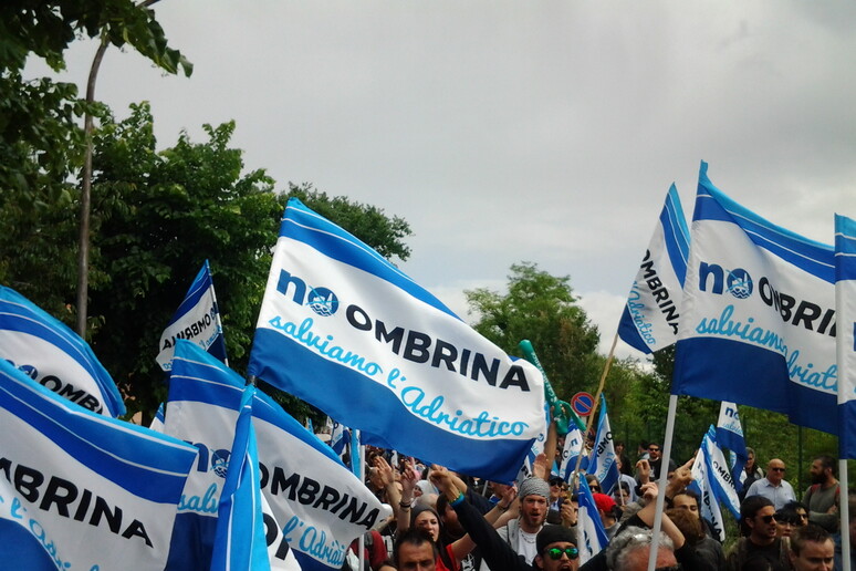 - RIPRODUZIONE RISERVATA