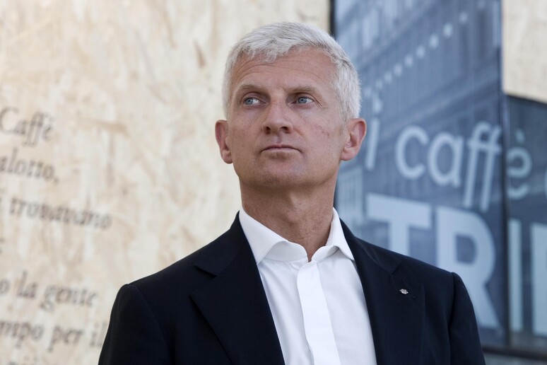 - RIPRODUZIONE RISERVATA