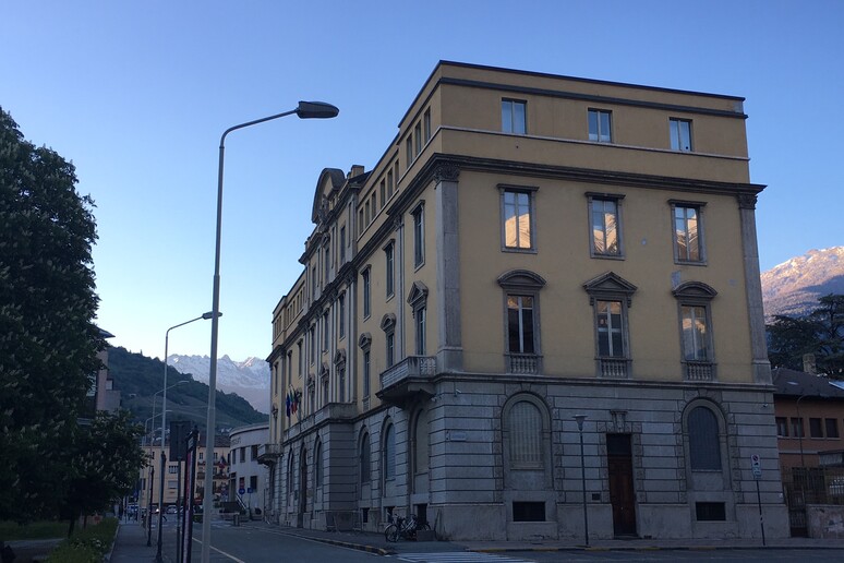 - RIPRODUZIONE RISERVATA