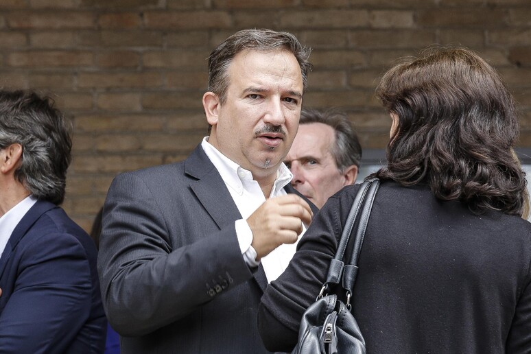- RIPRODUZIONE RISERVATA