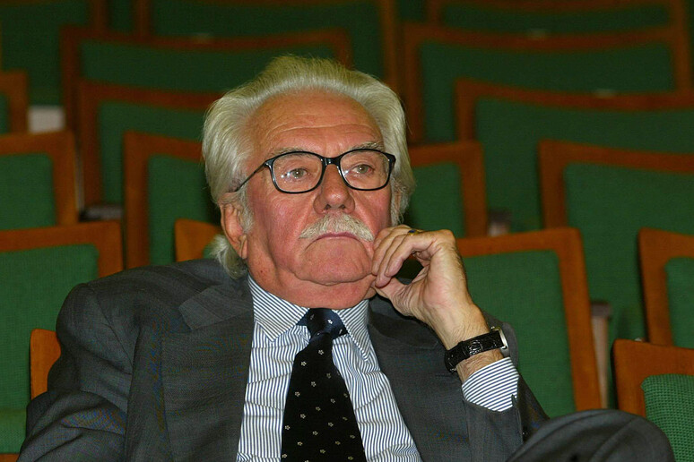 - RIPRODUZIONE RISERVATA