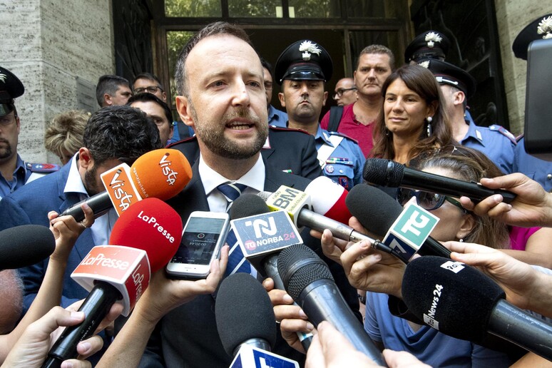- RIPRODUZIONE RISERVATA