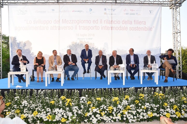 - RIPRODUZIONE RISERVATA