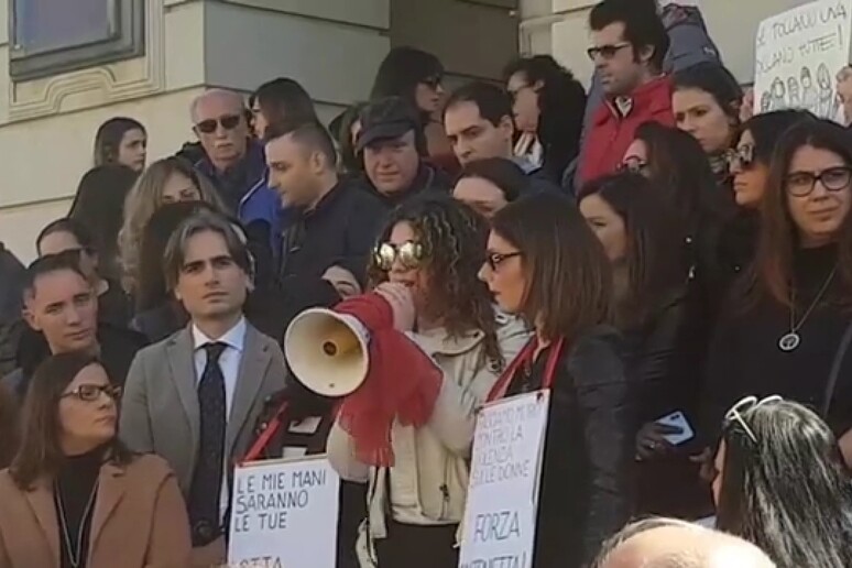 - RIPRODUZIONE RISERVATA