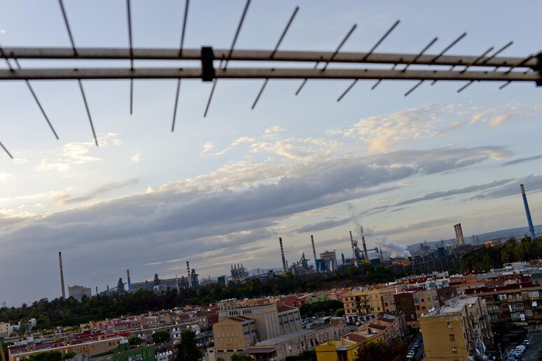 - RIPRODUZIONE RISERVATA