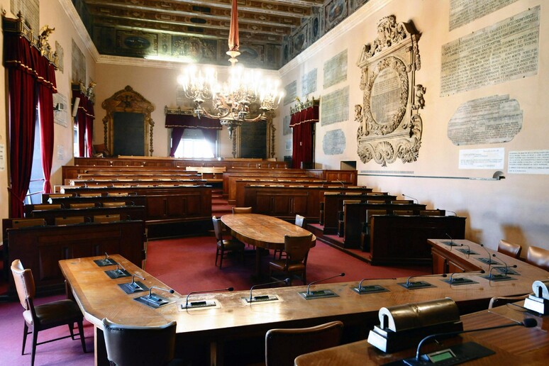 - RIPRODUZIONE RISERVATA