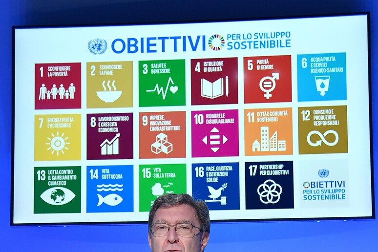 - RIPRODUZIONE RISERVATA