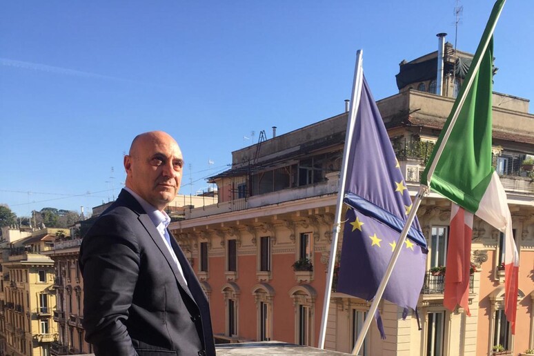 - RIPRODUZIONE RISERVATA