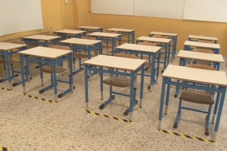 - RIPRODUZIONE RISERVATA
