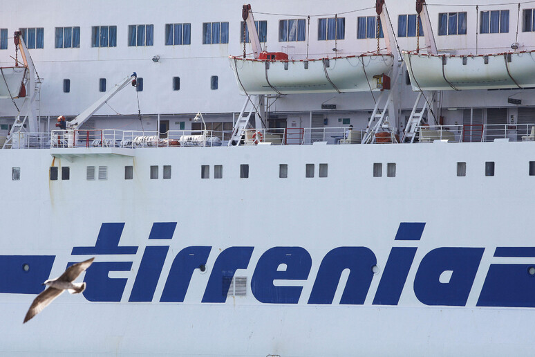 Un traghetto della Tirrenia - RIPRODUZIONE RISERVATA