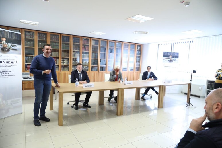 - RIPRODUZIONE RISERVATA