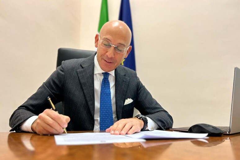 - RIPRODUZIONE RISERVATA