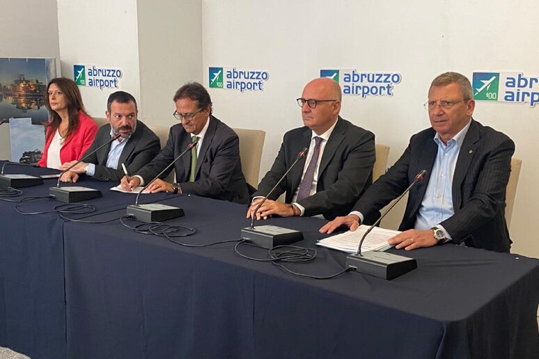 - RIPRODUZIONE RISERVATA