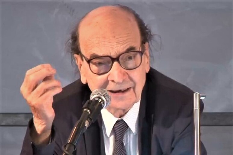 - RIPRODUZIONE RISERVATA