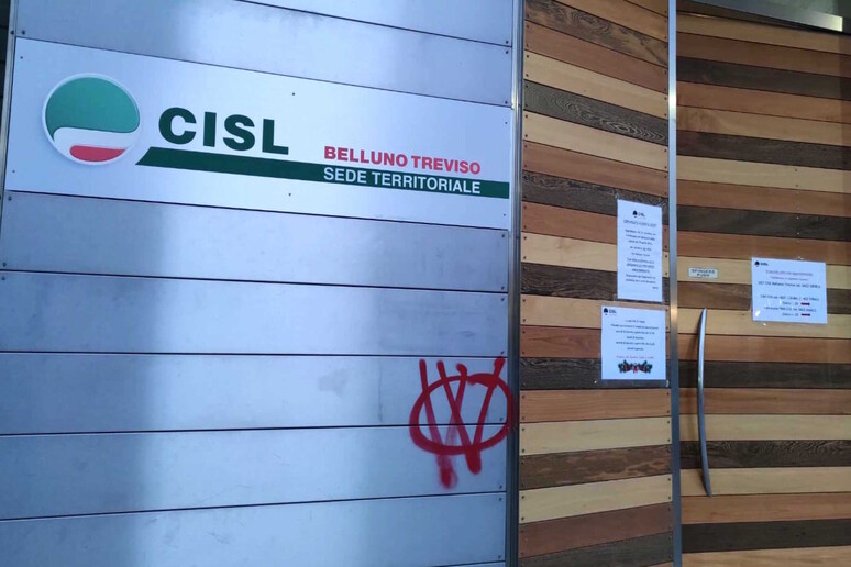 - RIPRODUZIONE RISERVATA