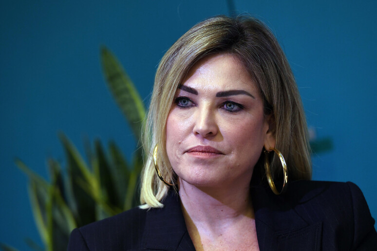 - RIPRODUZIONE RISERVATA
