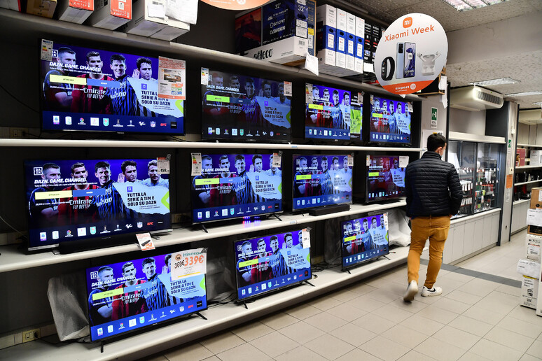 NEL 2023 LE SMART TV SORPASSANO LE TV TRADIZIONALI - RIPRODUZIONE RISERVATA
