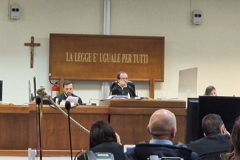 -     RIPRODUZIONE RISERVATA