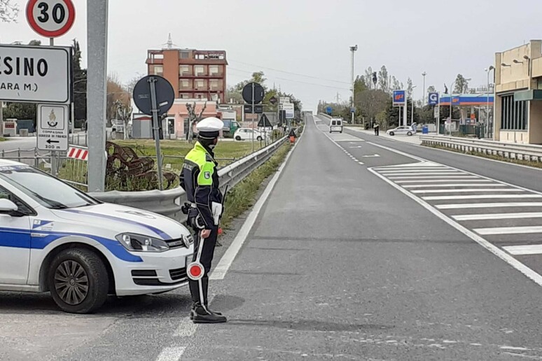 - RIPRODUZIONE RISERVATA