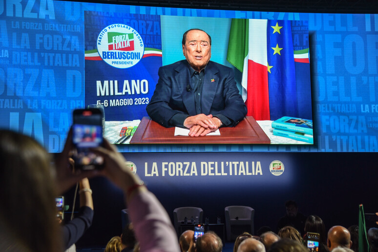 - RIPRODUZIONE RISERVATA