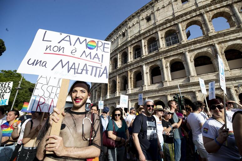 - RIPRODUZIONE RISERVATA