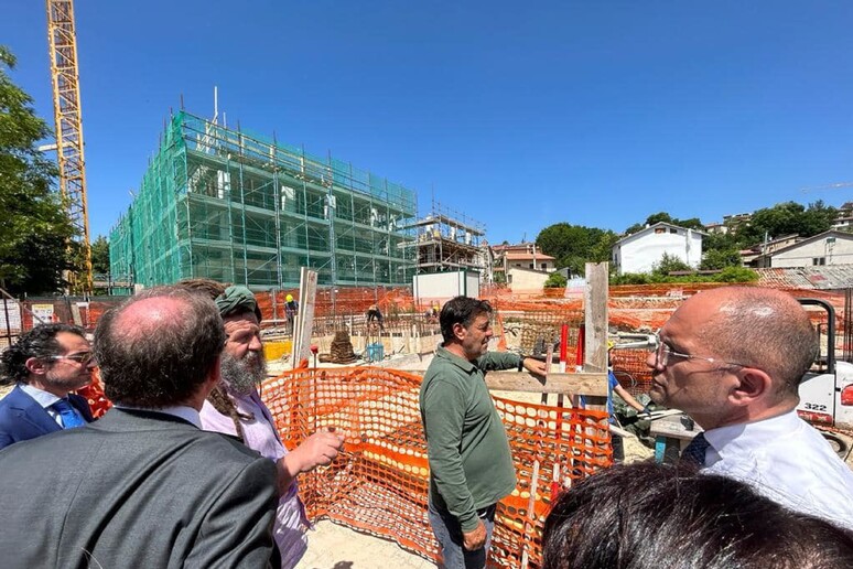 - RIPRODUZIONE RISERVATA