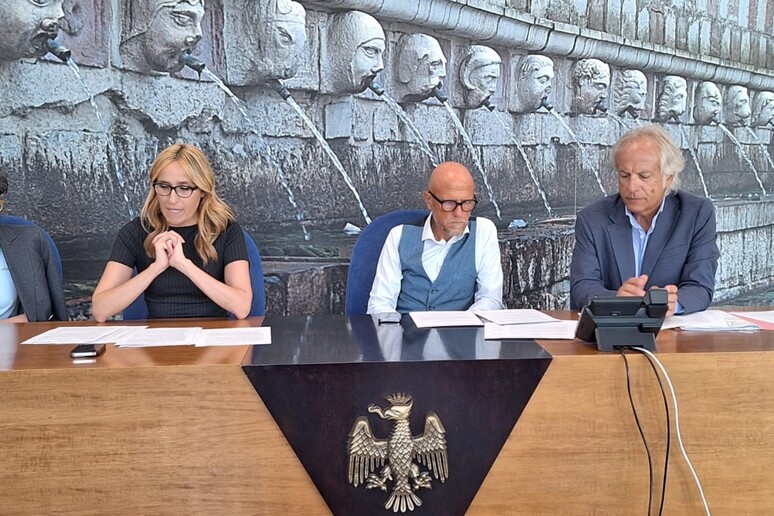 - RIPRODUZIONE RISERVATA