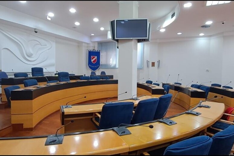 - RIPRODUZIONE RISERVATA