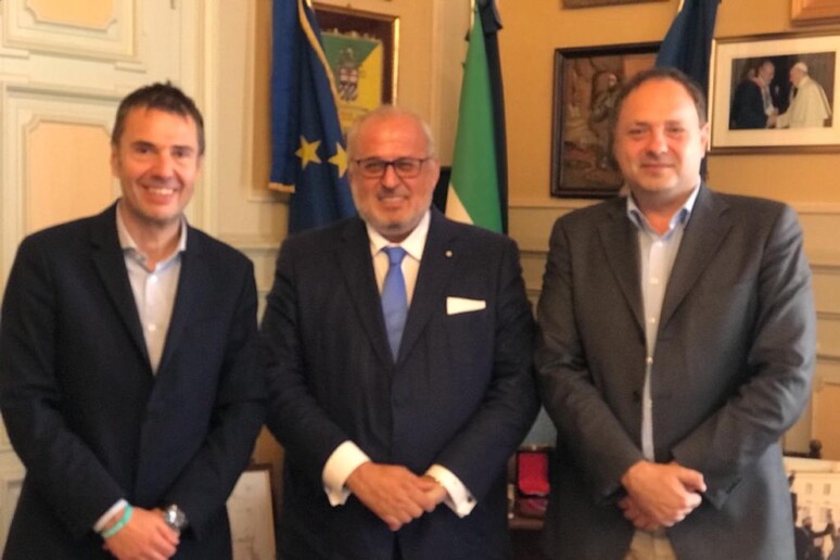 - RIPRODUZIONE RISERVATA