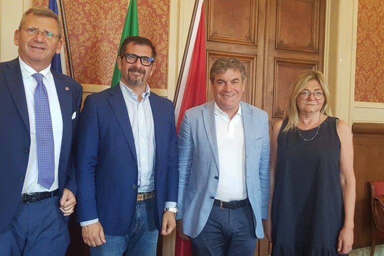 - RIPRODUZIONE RISERVATA